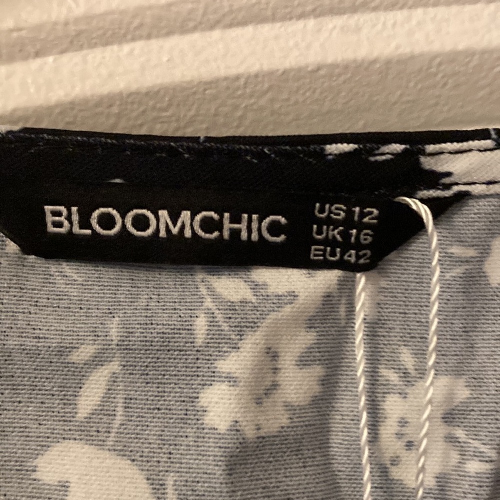 NWT Bloomchic wrap dress - Picture 3 of 4